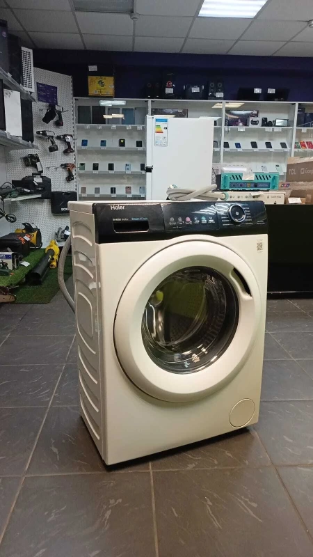 Стиральная машина Haier HW65-BP129302B белый