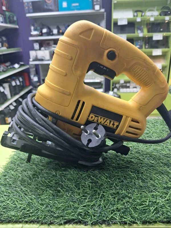 Лобзик DeWalt dwe-249ks