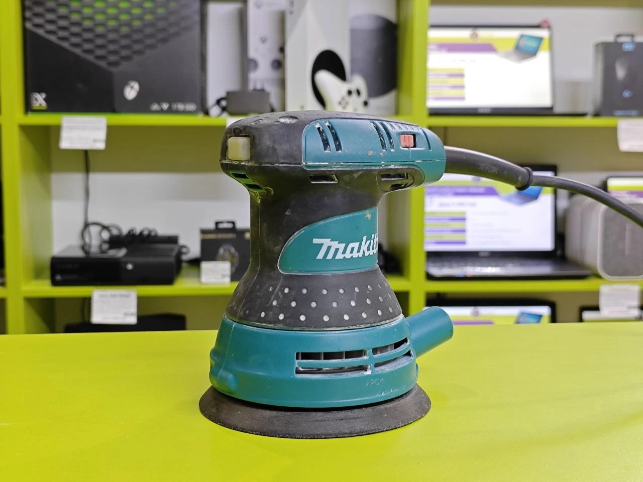 Эксцентриковая шлифмашинка Makita BO5031