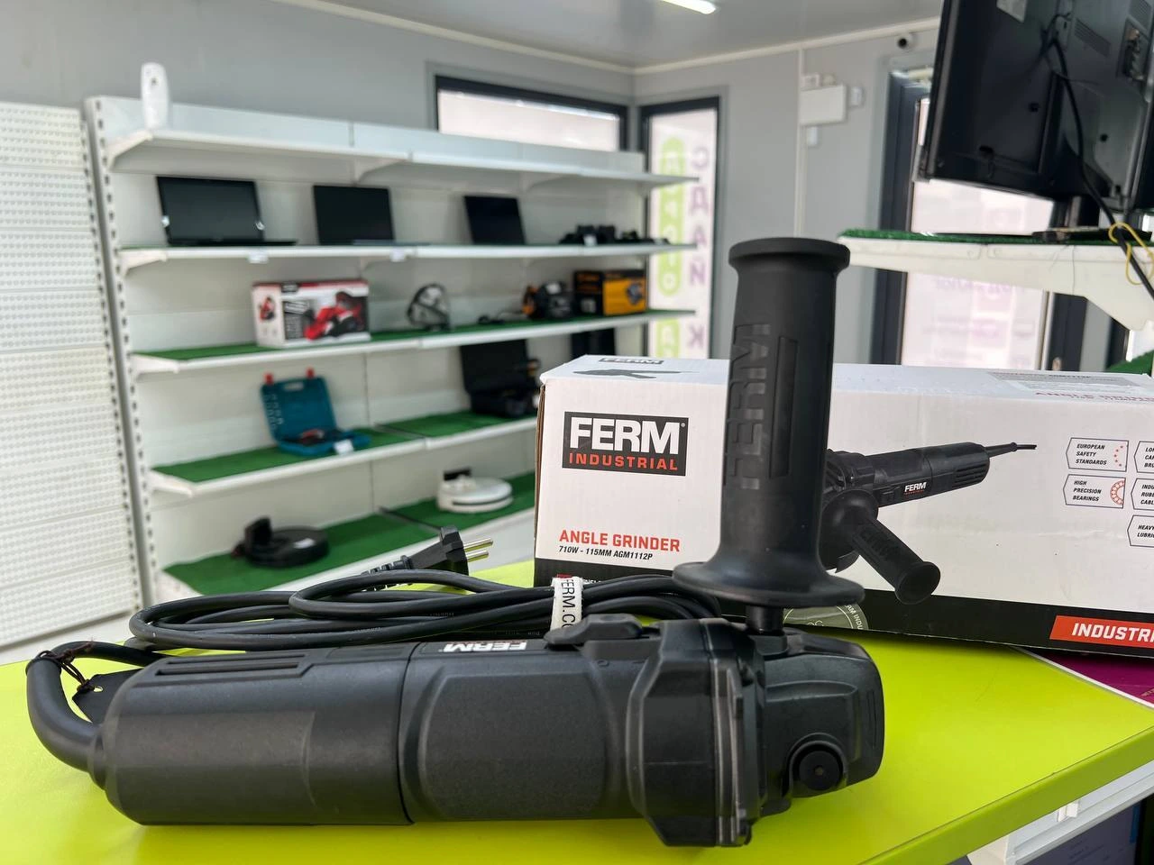 Малая углошлифмашина FERM AGM1115P
