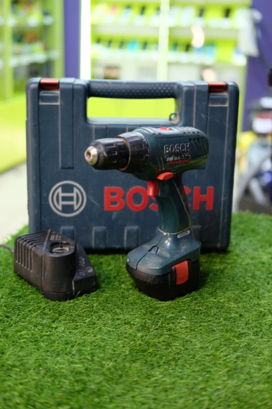 Аккумуляторная дрель - шуруповерт bosch GSR 12V professional