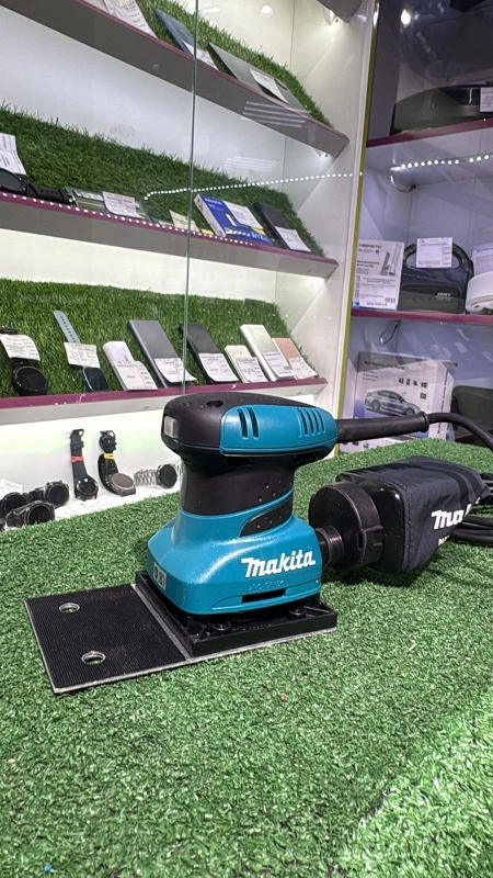 Makita BO4566