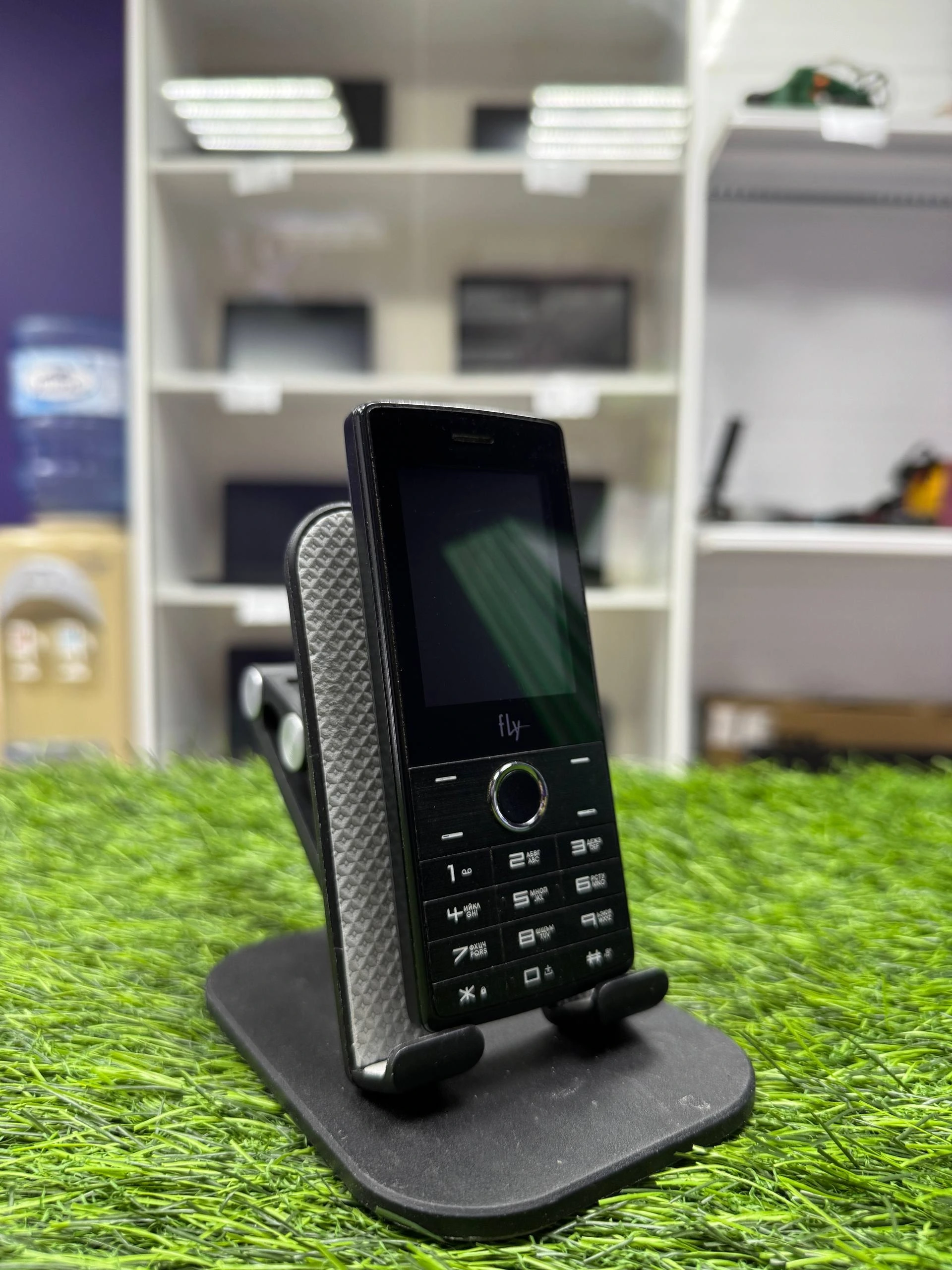 Кнопочный телефон Fly FF244