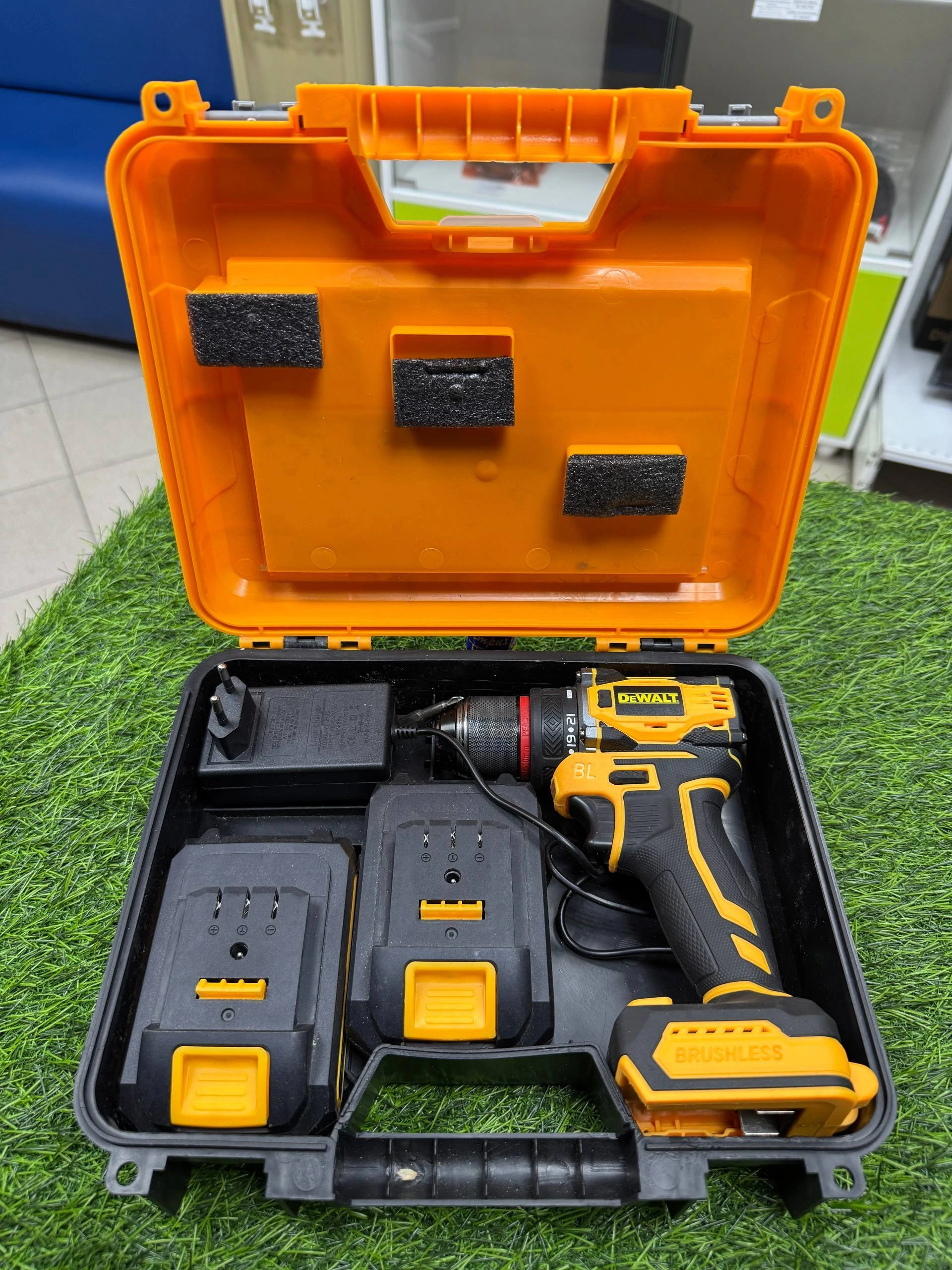 Шуруповерт реплика DeWALT DCD701D2