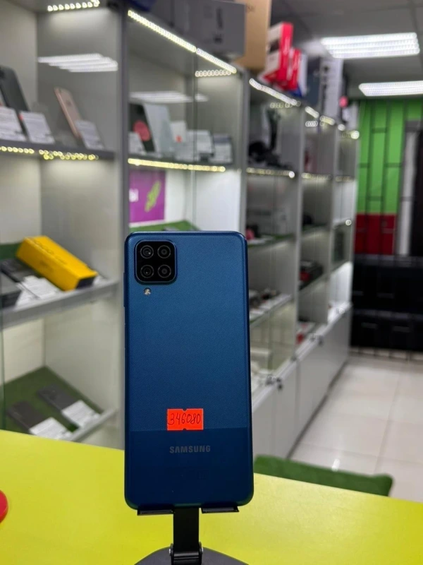Мобильный телефон Samsung а12 64гб