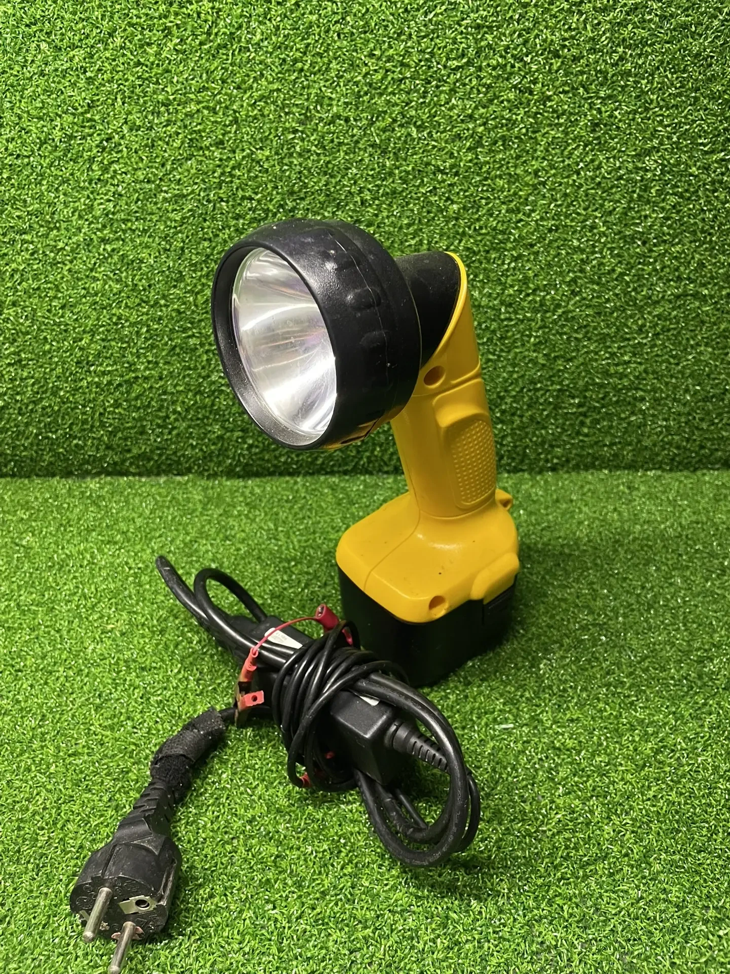 Фонарь DeWALT DW 904