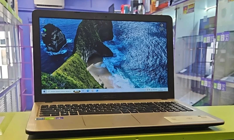 Ноутбук ASUS D540M