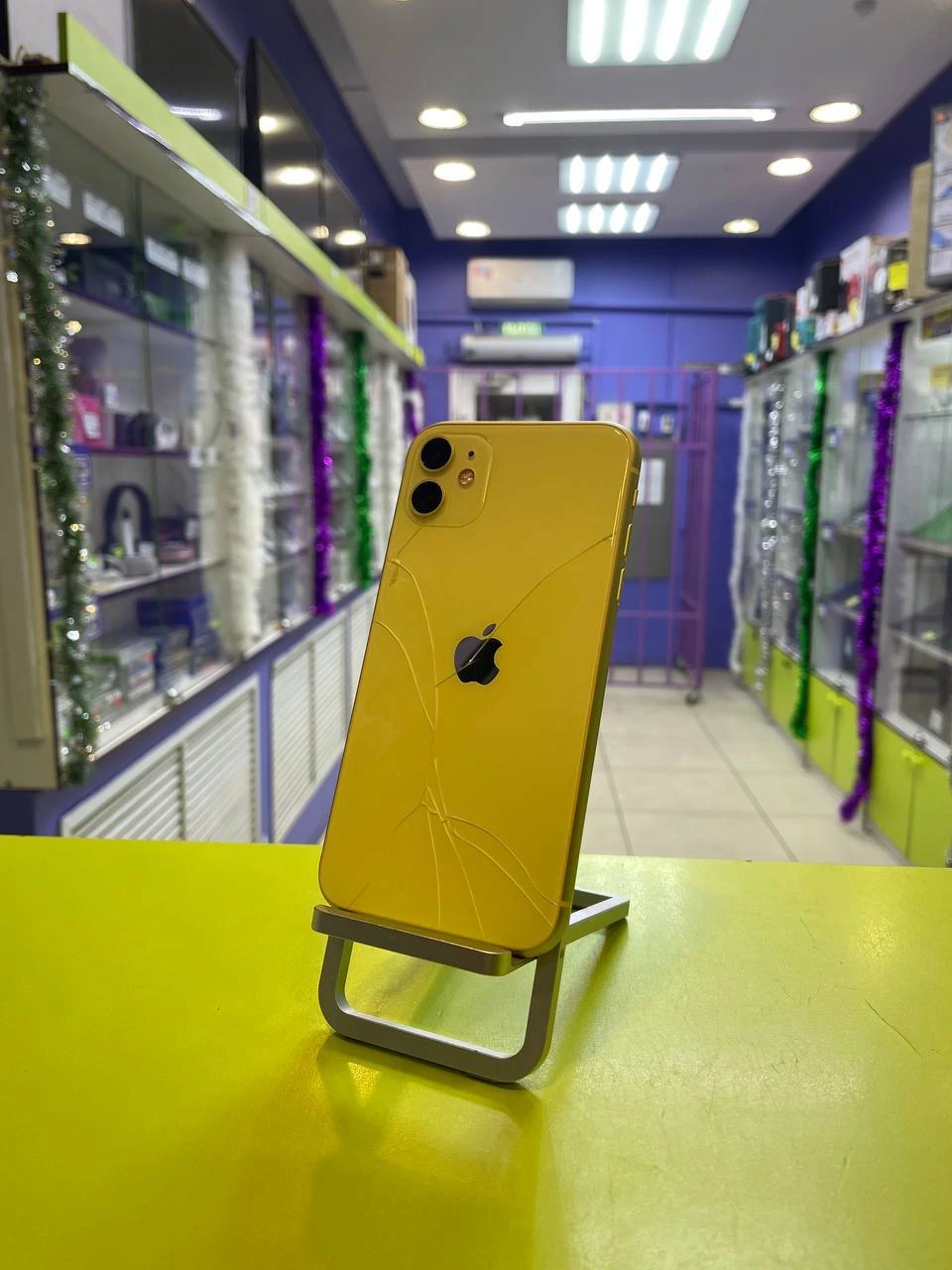 iPhone 11, 128 ГБ, желтый, 4 ГБ