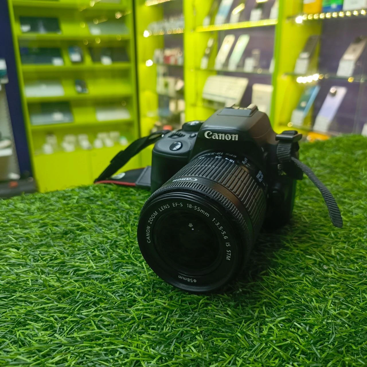 Зеркальный фотоаппарат Canon DS126441