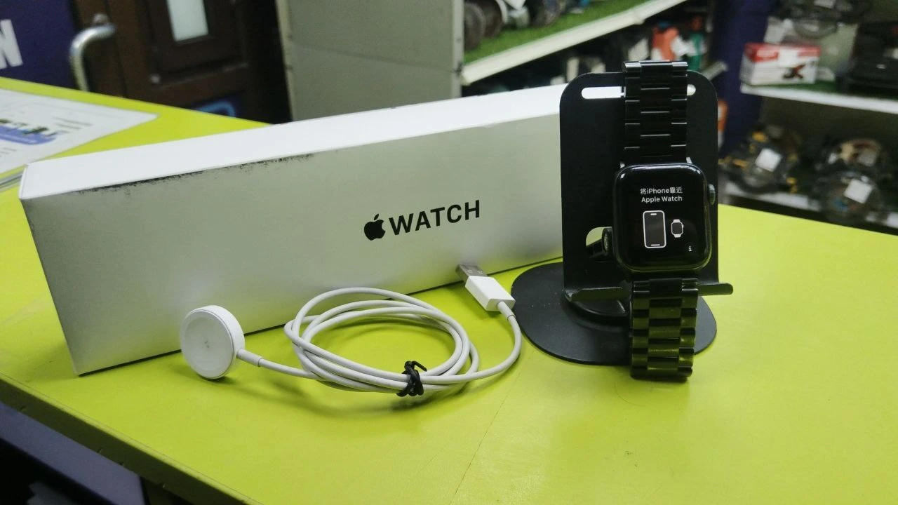 Watch SE