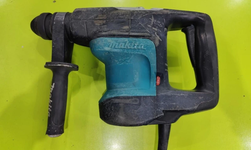 Перфоратор Makita HR3200C