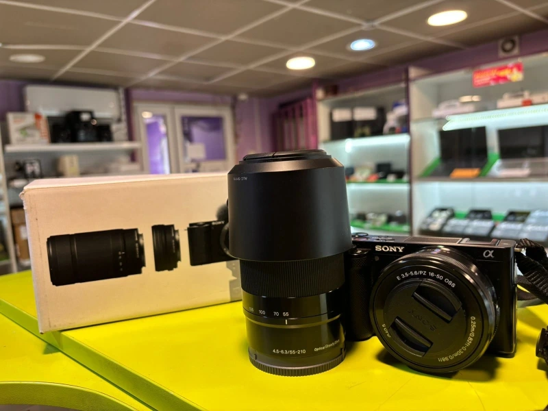 Беззеркальный фотоаппарат Sony Alpha ZV-E10