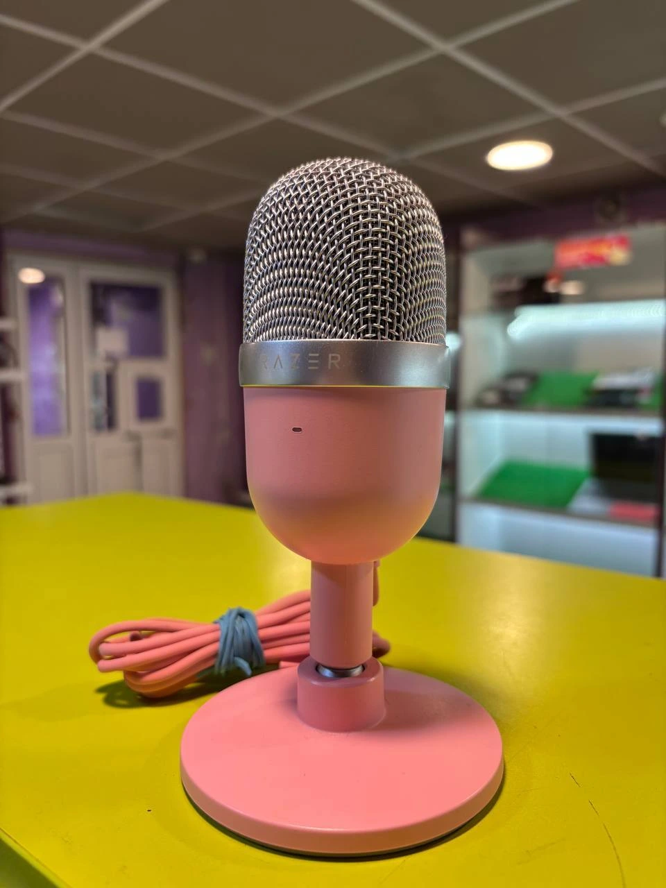 Микрофон Razer Seiren Mini Quartz