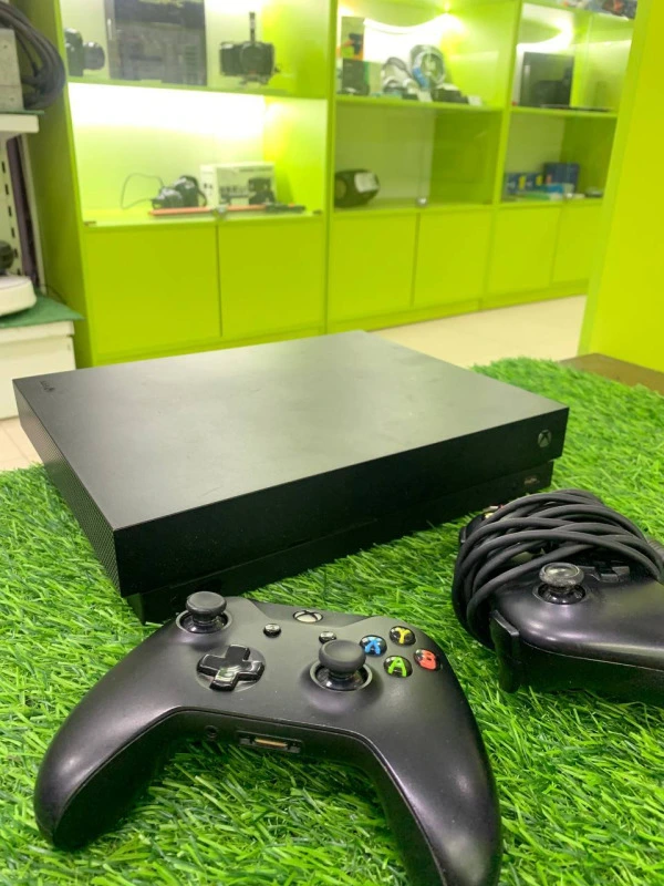 Игровая консоль XBOX ONE X 1TB**