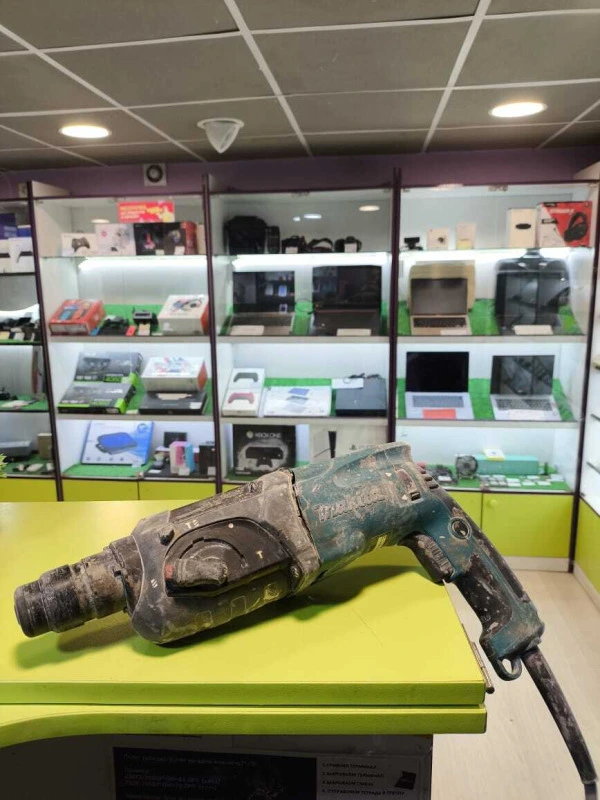Перфоратор MAKITA HR2470