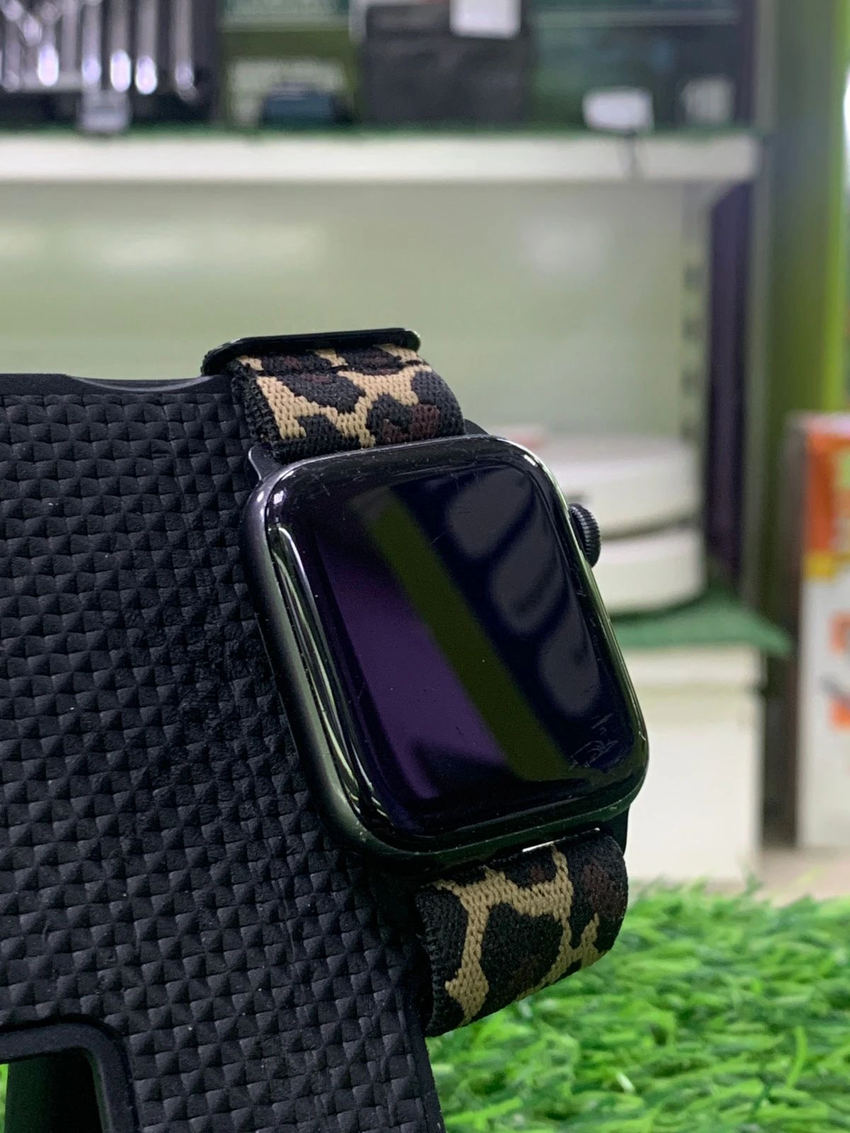 Watch SE 44mm**