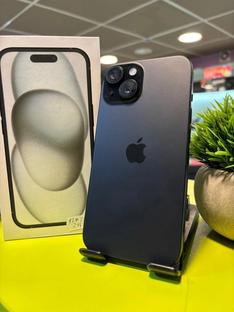 Смартфон iPhone 15 256 ГБ black