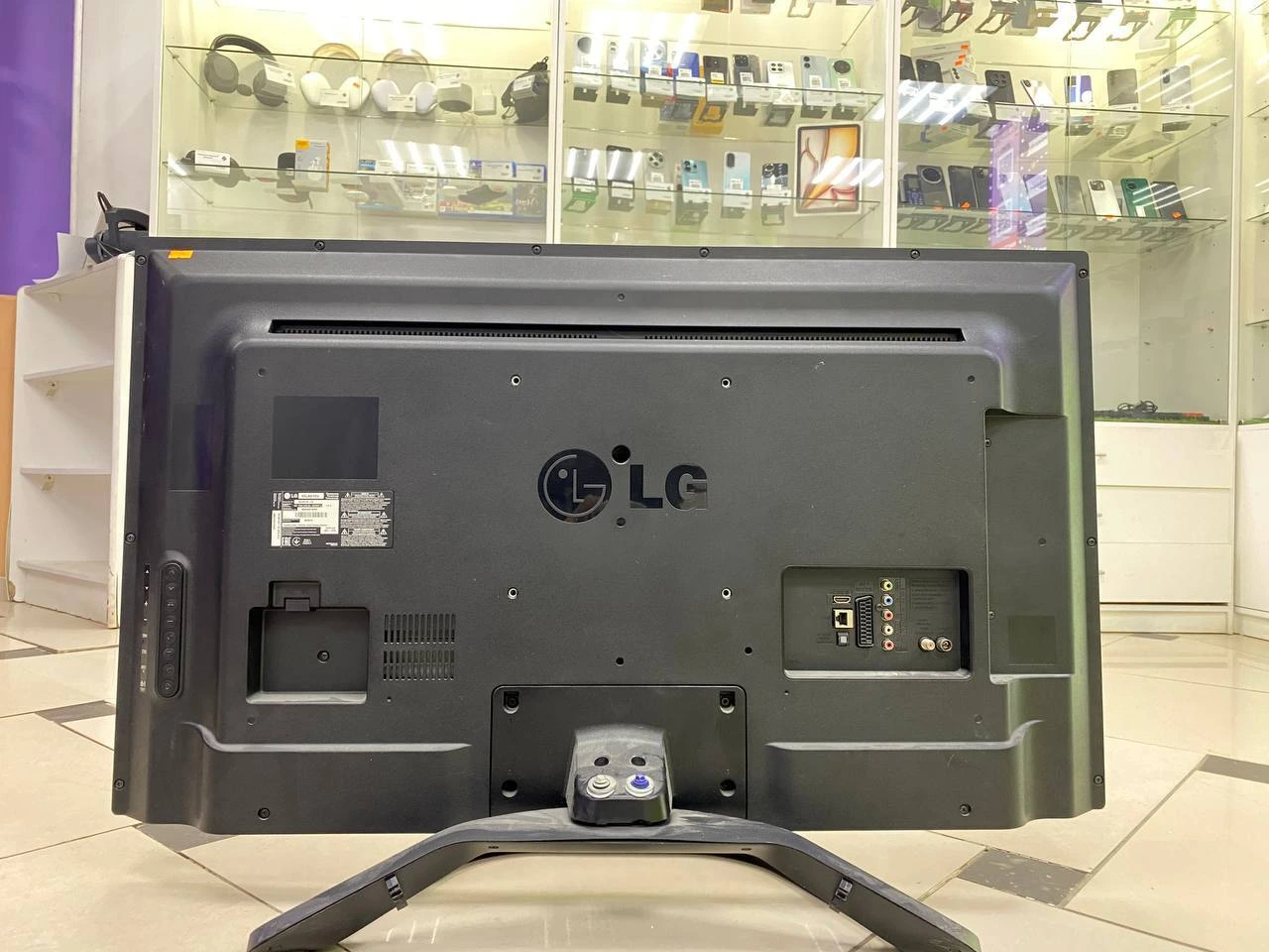 Телевизор LG 42LA615V