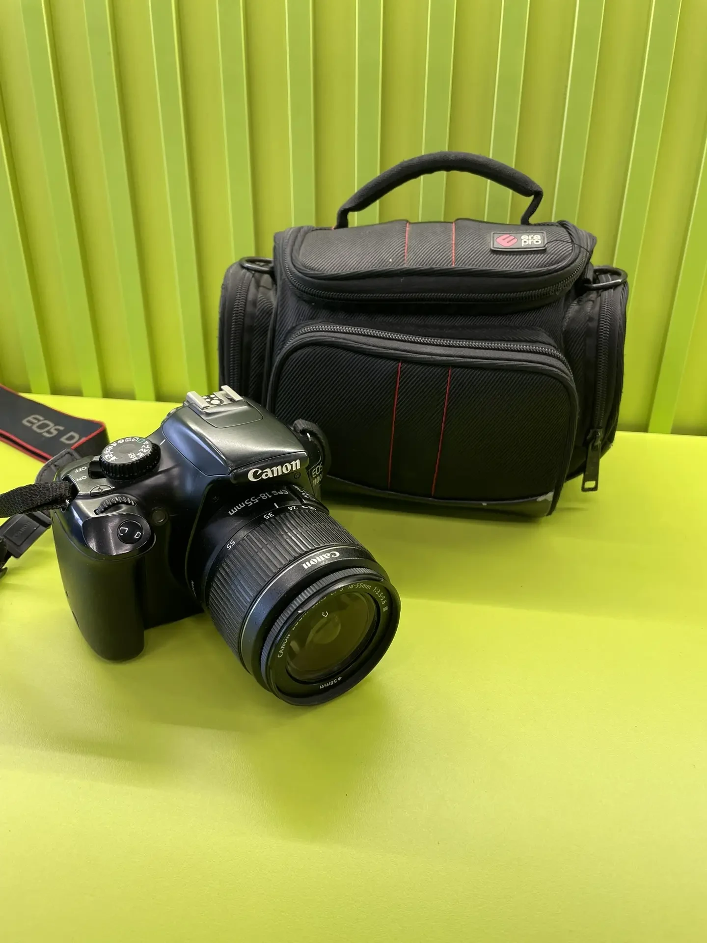 Зеркальная камера Canon EOS 1100D