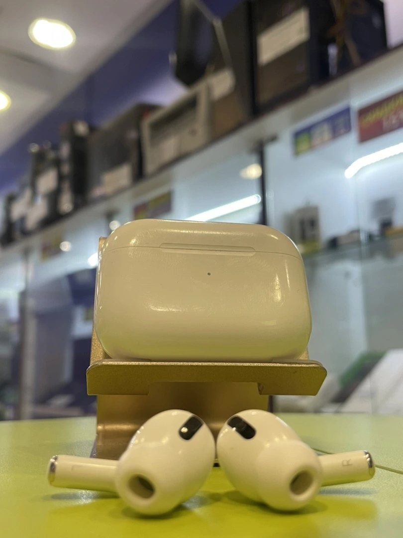 Беспроводные наушники AirPods Pro **