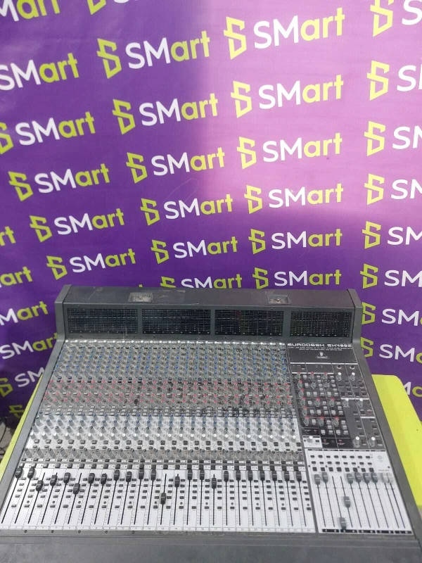 Микшерный пульт BEHRINGER EURODESK SX4882