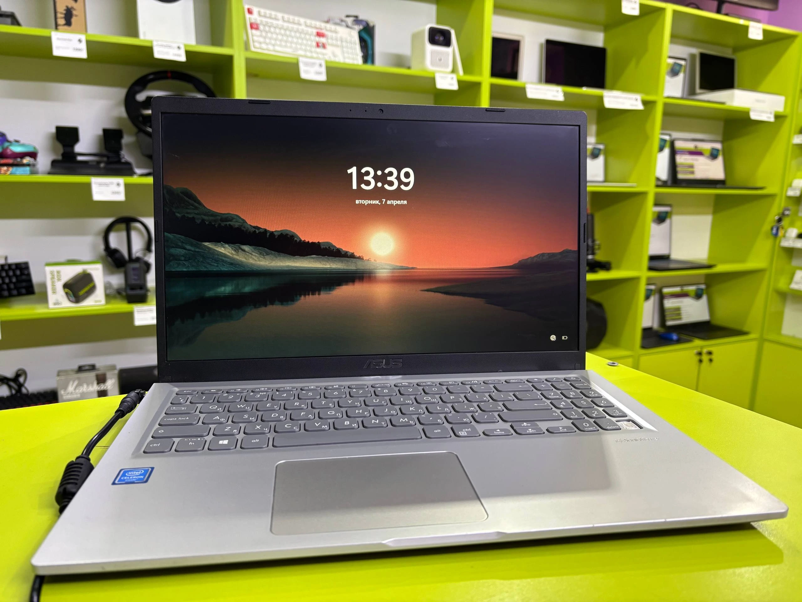Ноутбук ASUS