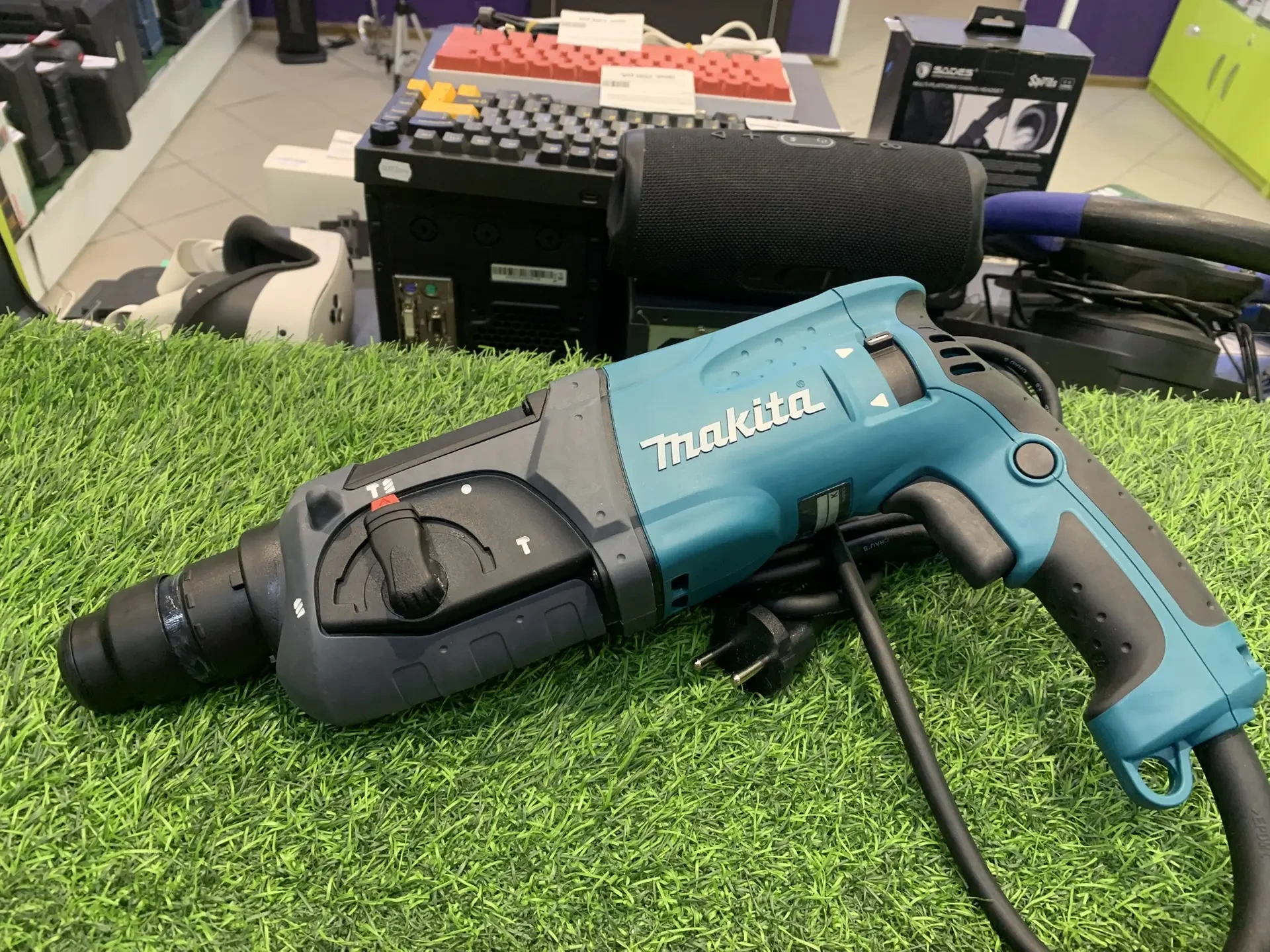 Перфоратор Makita hr2470