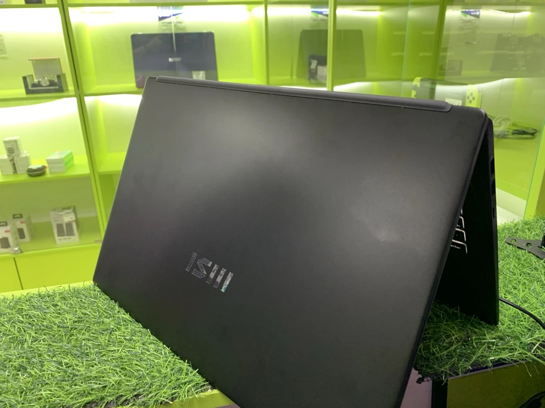 Ноутбук MSI Modern 15 (B12M-211RU)