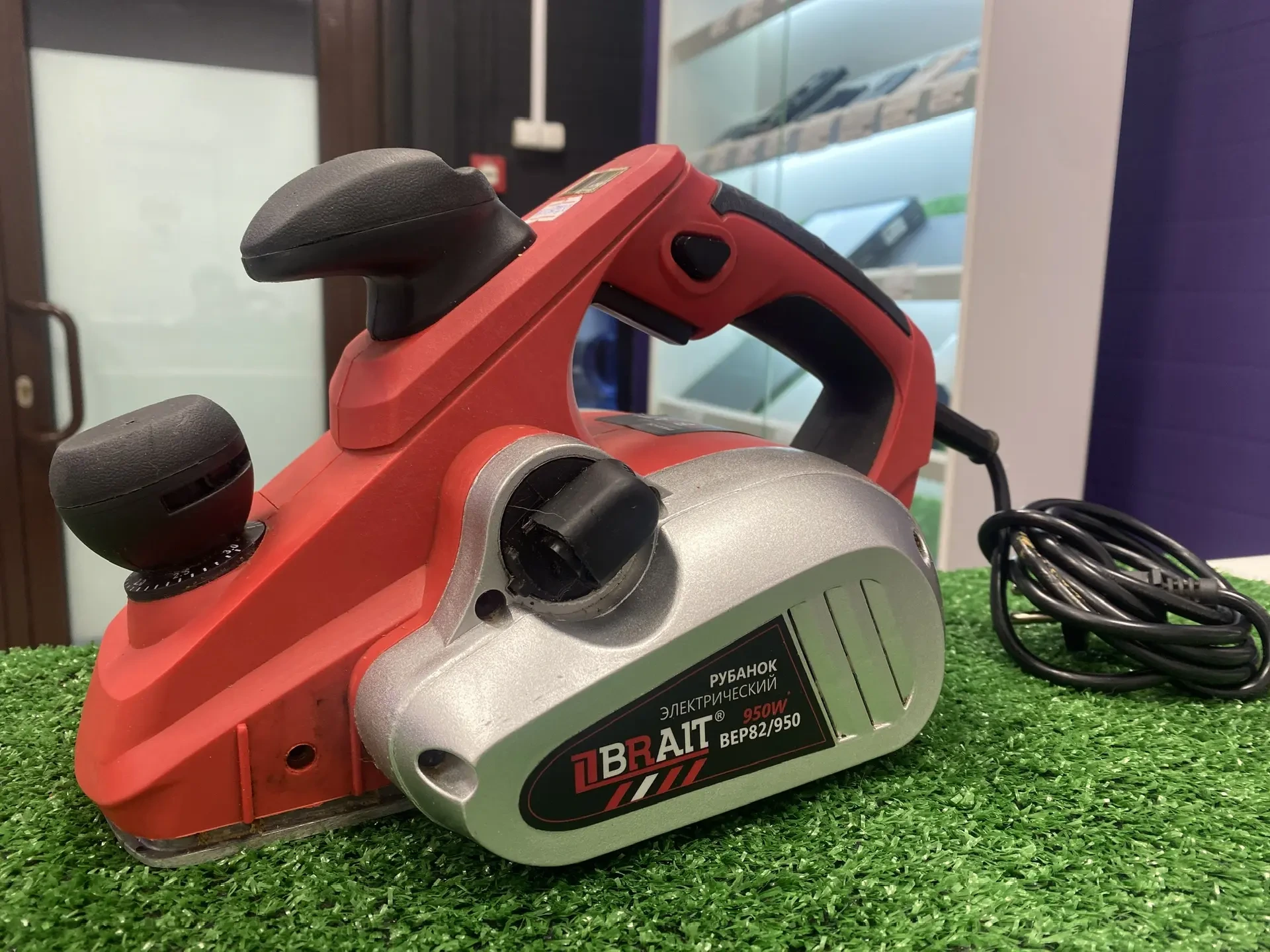 Рубанок электрический brait BEP82/950