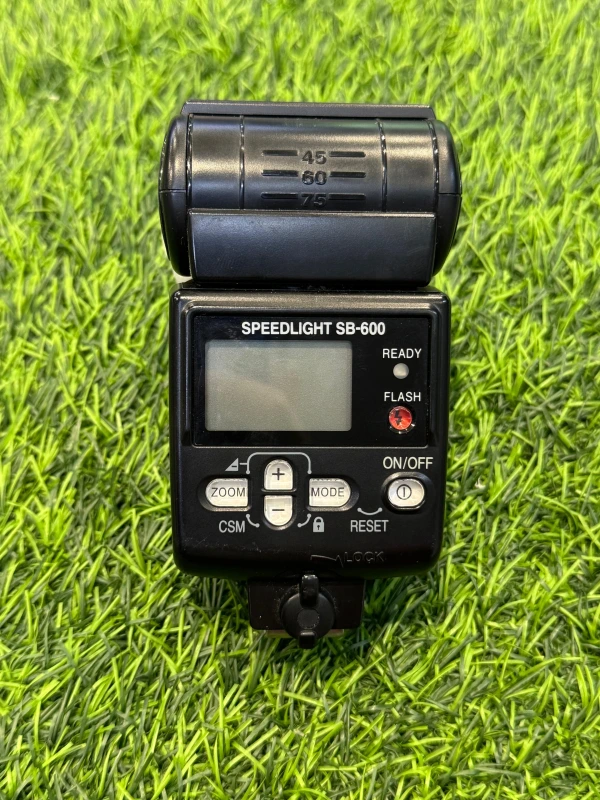 Вспышка NIkon Speedligt sb-600