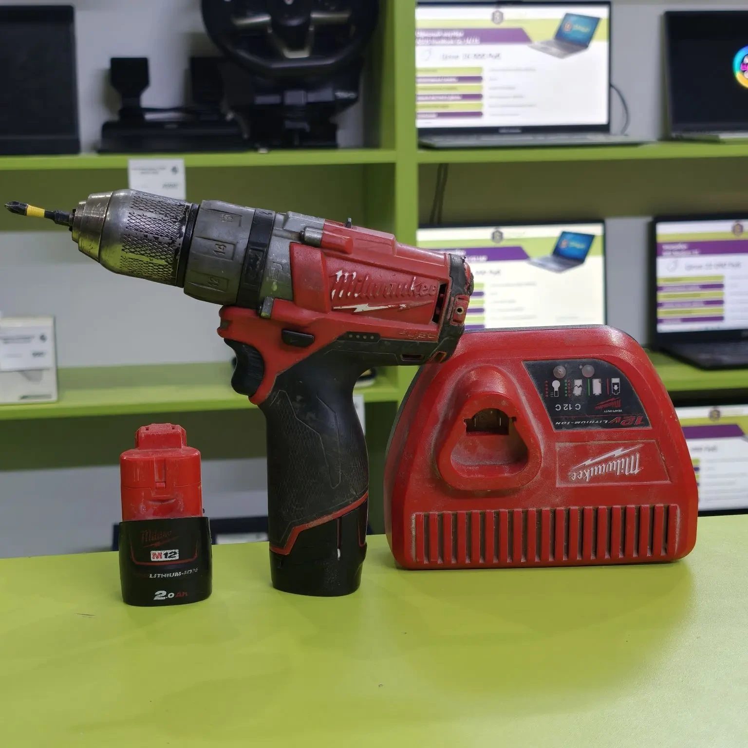 Аккумуляторная ударная дрель-шуруповерт Milwaukee M12 FUEL CPD-202C