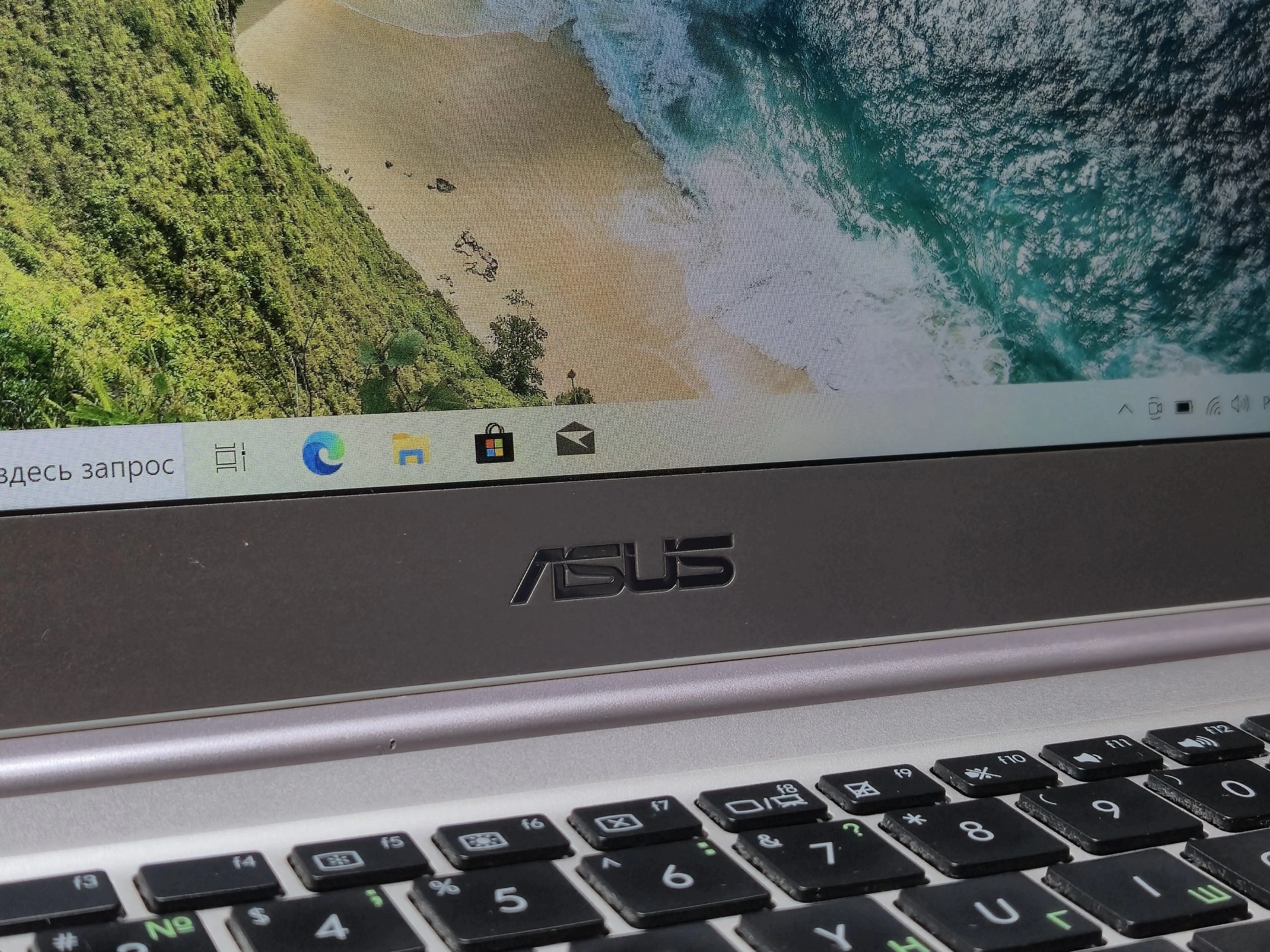 Ноутбук ASUS ux 305 f
