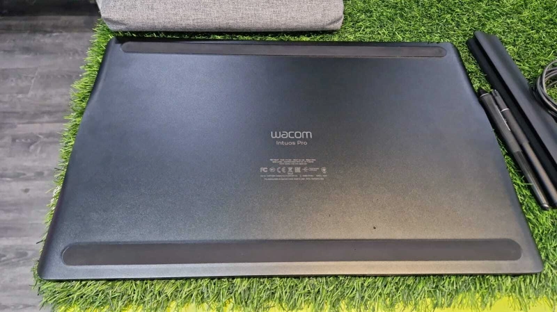 Графический планшет Wacom Intuos Pro