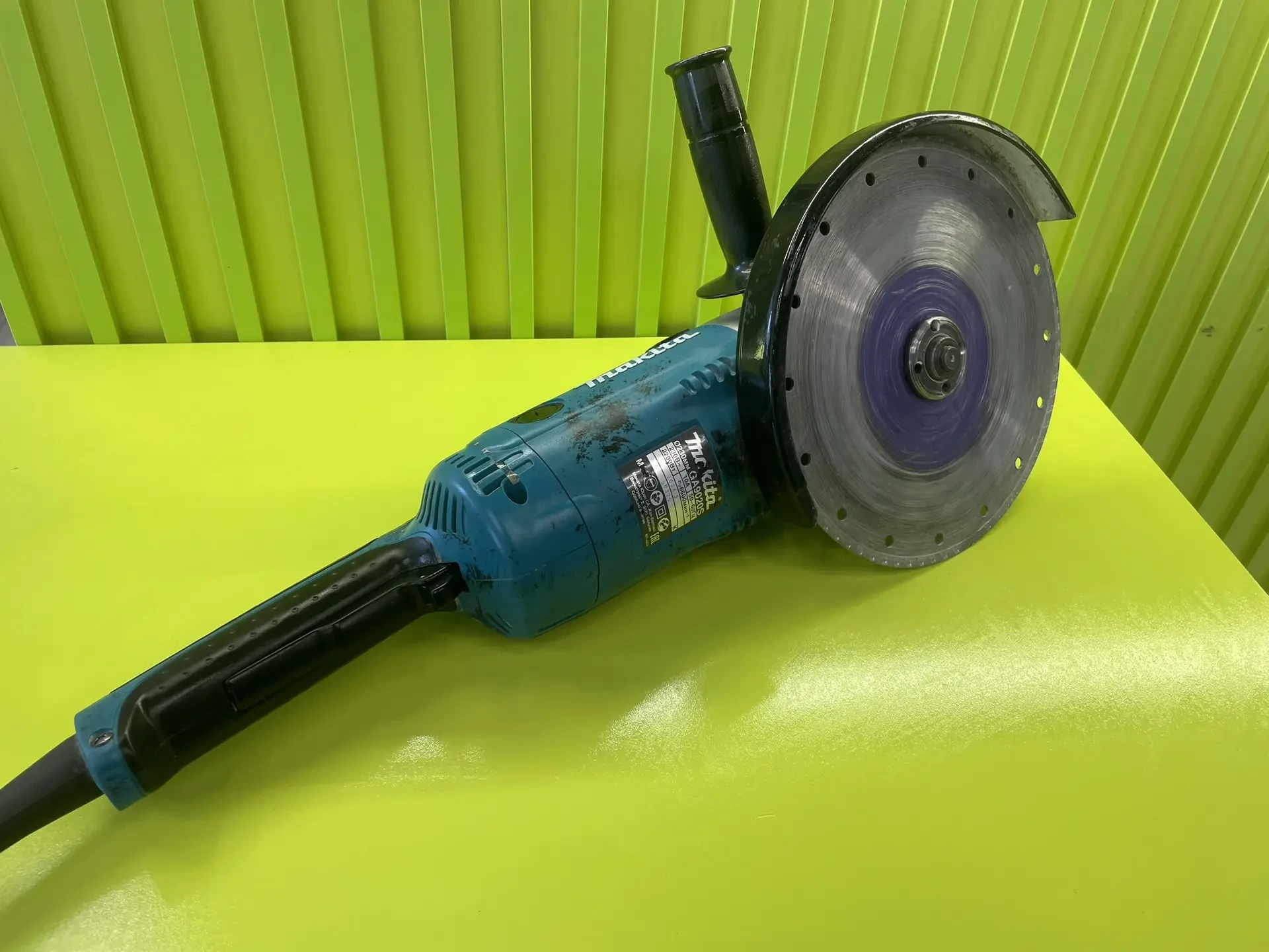 Углошлифовальная машина (УШМ) Makita GA9020S