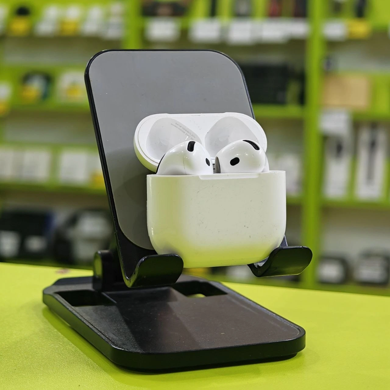 Наушники AirPods 4 без шумоподавления