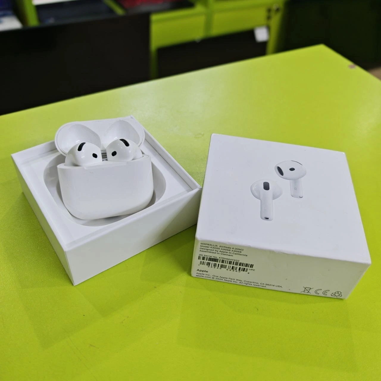 Наушники AirPods 4 with ANC