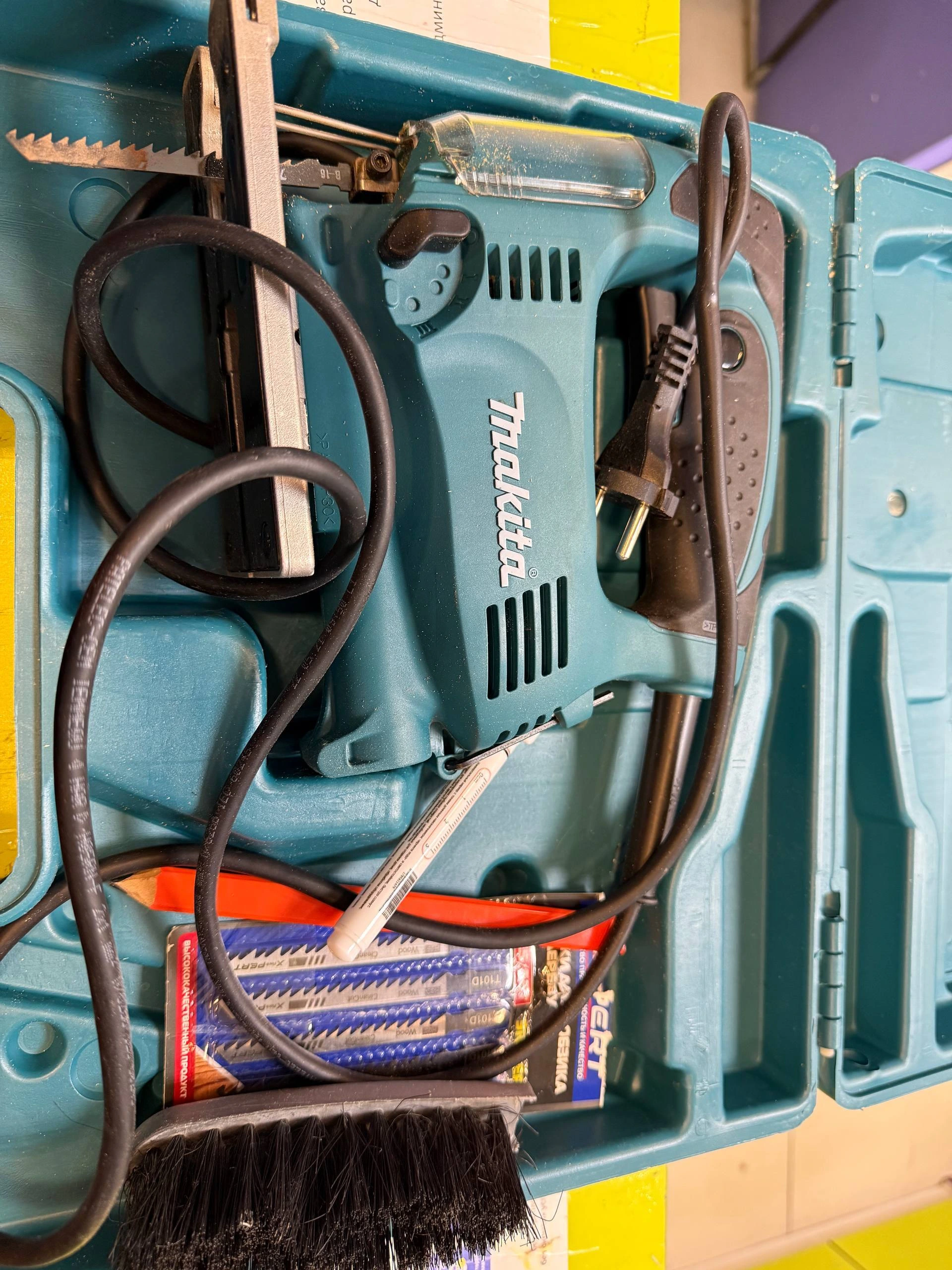 Электролобзик Makita 4329