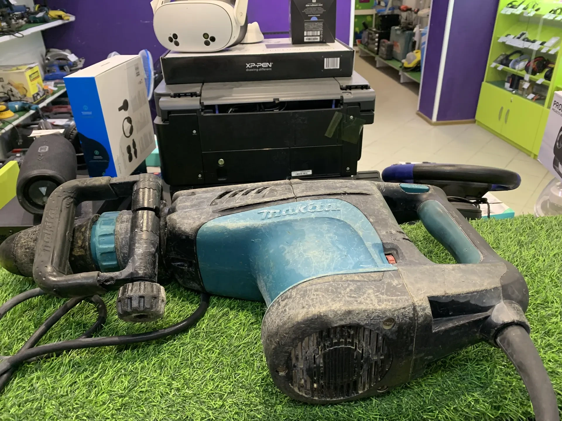 Отбойный молоток Makita HM 1203 C