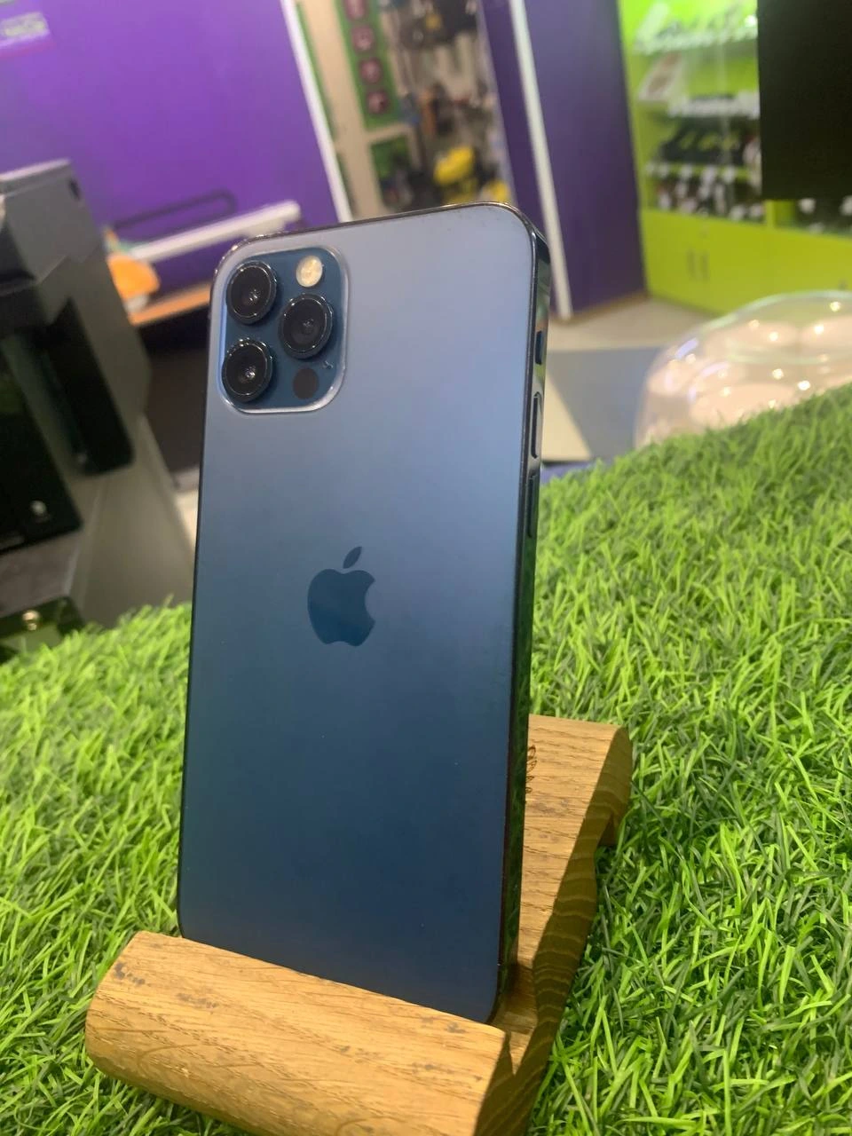 Телефон iPhone 12 pro 128