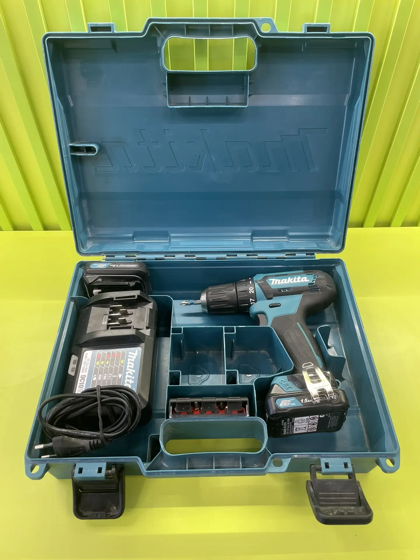Дрель-шуруповерт Makita DF333D