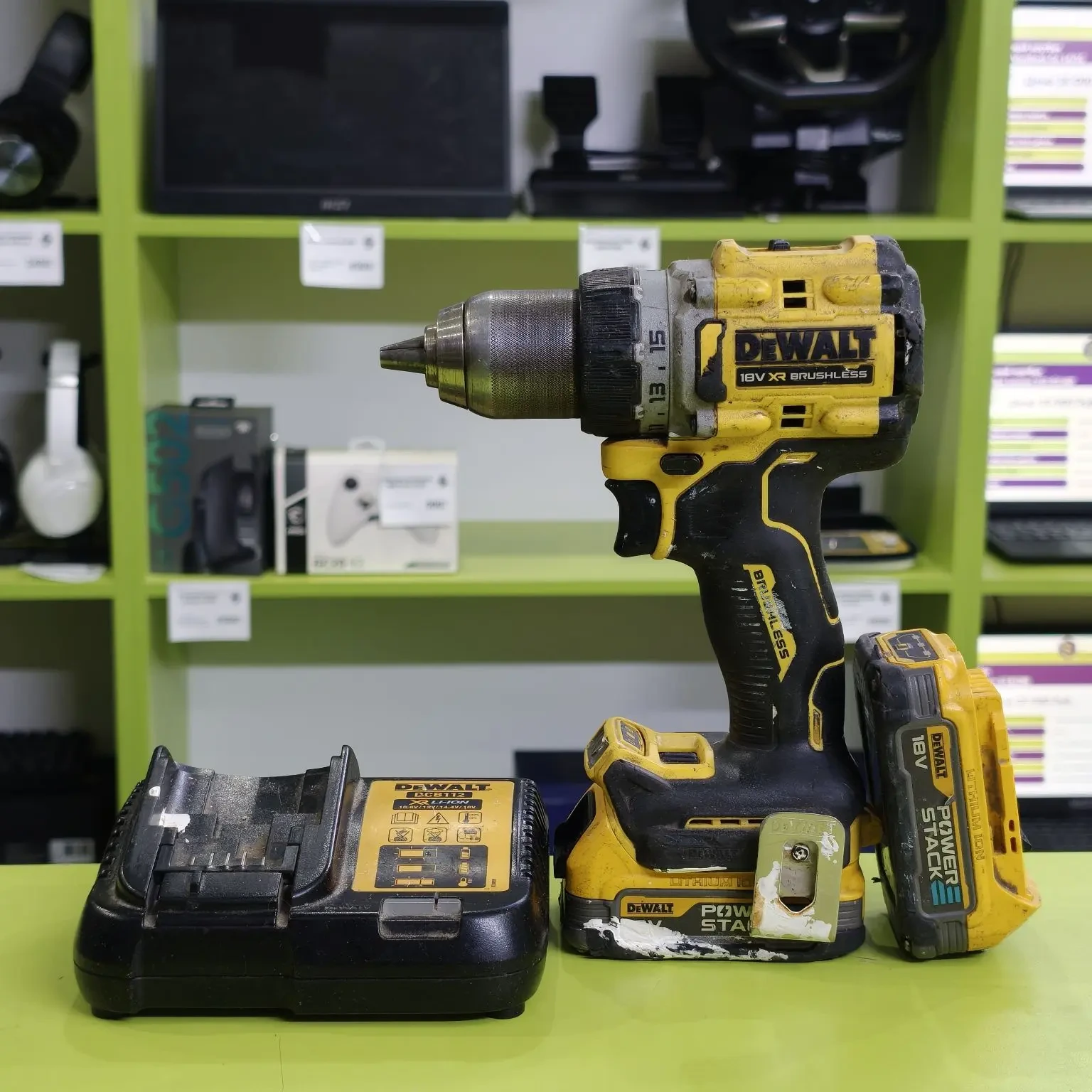 Дрель-шуруповерт DeWalt DCD800
