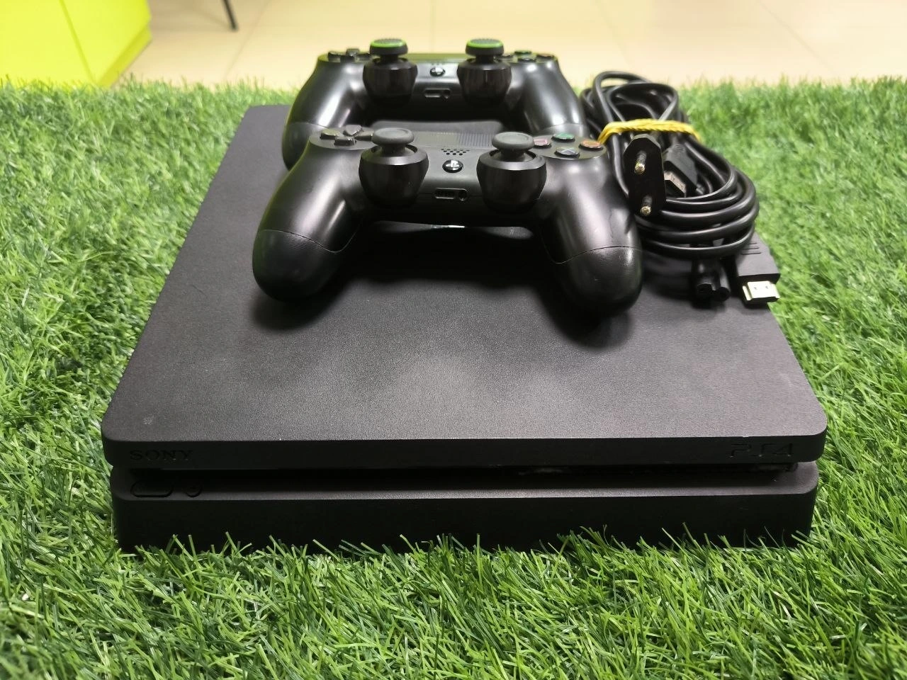 PlayStation 4 Slim 1tb