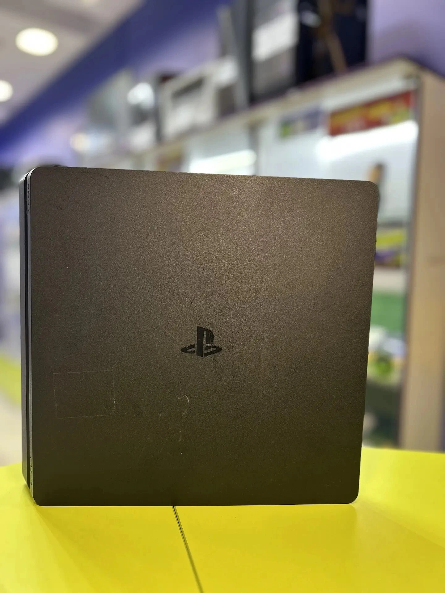 PlayStation 4 slim 1tb