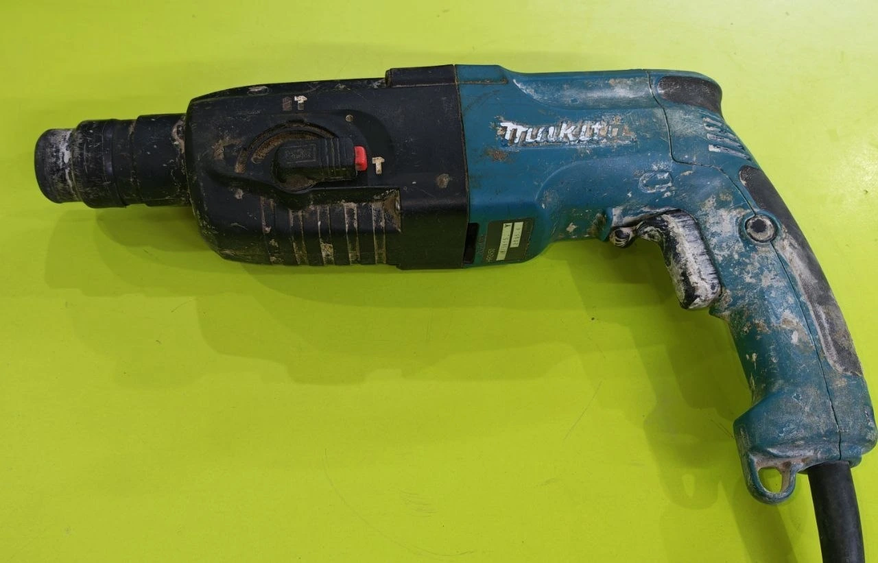 Перфоратор Makita HR2450