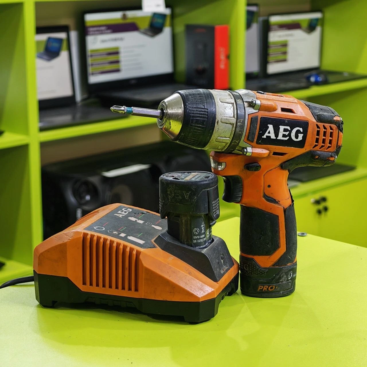 Аккумуляторная дрель-шуруповерт AEG BS 12C2