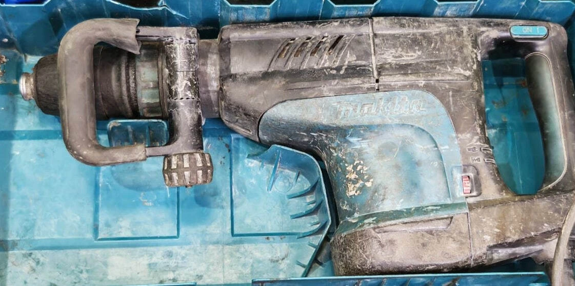 Отбойный молоток Makita HM 1203C
