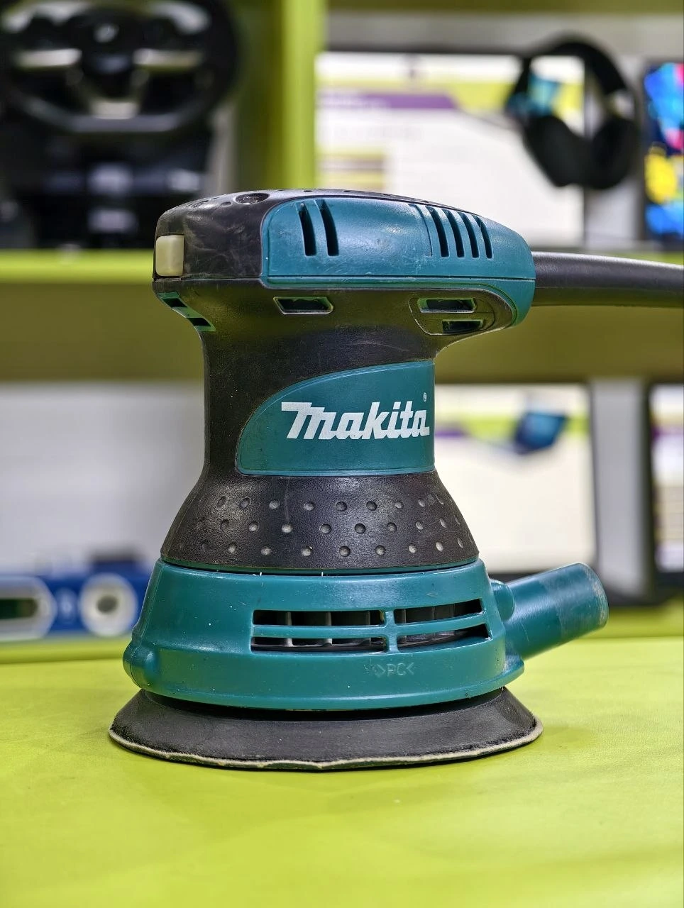Эксцентриковая шлифмашинка Makita BO5030
