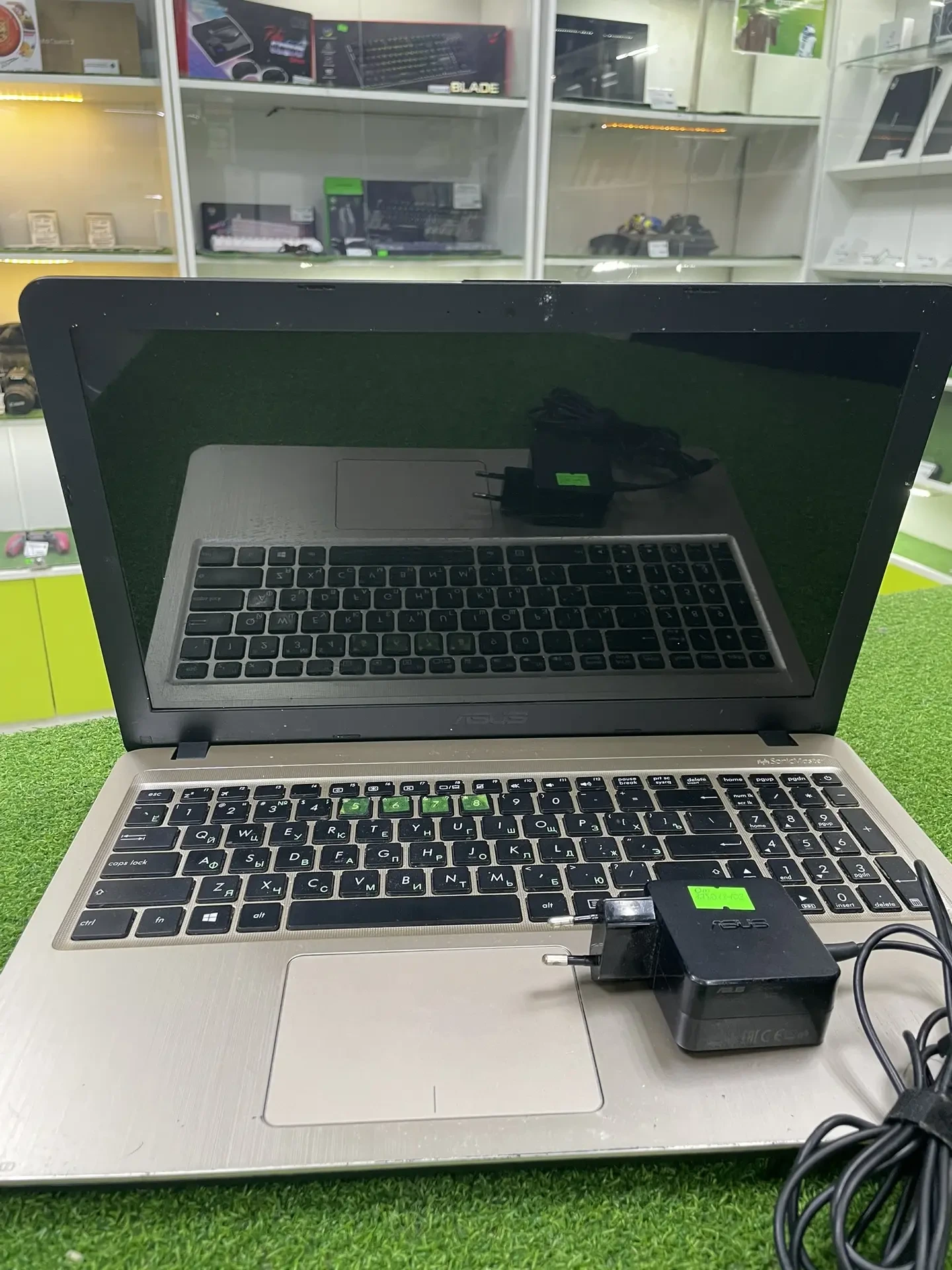 Ноутбук ASUS QCWB335,Intel Celeron N3050 1.60GHz, 2 GB RAM, 150 GB