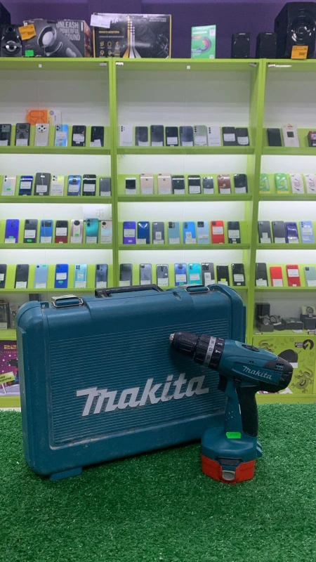 Шуруповерт Makita 8281D