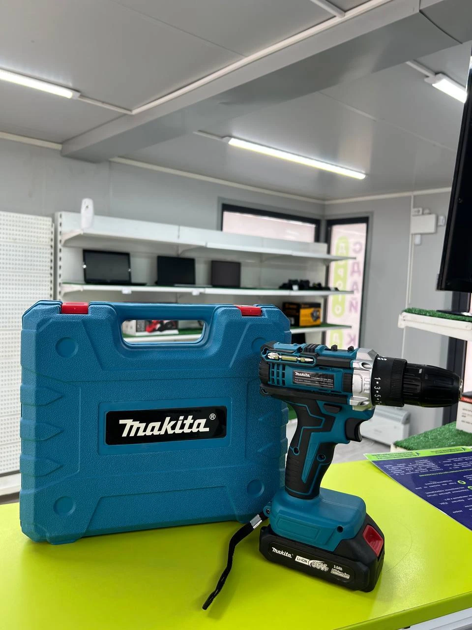 Шуруповерт makita с уровнем 36v